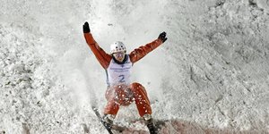 Η αθλήτρια της Λευκορωσίας Αλιακσάντρα Ραμανούσκαγια, παγκόσμια πρωταθλήτρια στο ελεύθερο σκι το 2019