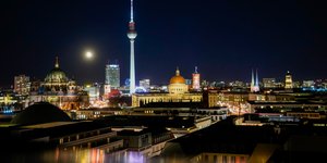 Το φεγγάρι πάνω από το Βερολίνο 