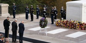 Ο Τζο Μπάιντεν απέτισε φόρο τιμής σήμερα στους βετεράνους, "πυλώνες της Αμερικής"