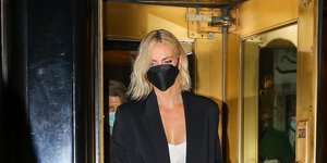 σαρλίζ θερόν slip dress