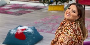 Η Δανάη Μπάρκα με Zara φόρεμα