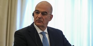 δενδιας ακουστικο στο αφτι 