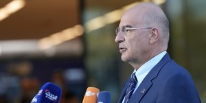 Νίκος Δένδιας προφιλ