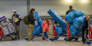 Έπειτα από σύσταση της Κομισιόν, η Ε.Ε. επισήμως απαγορεύει τις πτήσεις από τη νότια Αφρική