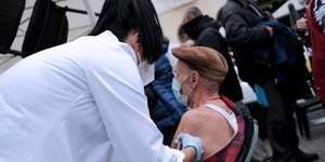 εμβολιο αντρας τραγιασκα