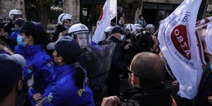 Πορεία στο κέντρο της Αθήνας από τους καταστηματάρχες της εστίασης