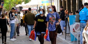 Πολίτες στο Μοναστηράκι