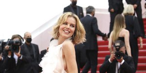 H Εύα Χερτζίκοβα αποχωρίστηκε τα ξανθά της μαλλιά