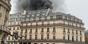 Φωτιά σε κτίριο στο κέντρο του Παρισιού/Φωτογραφία: Twitter