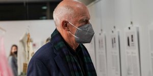 Ο Γιώργος Παπανδρέου στην έκθεση «She's gone»