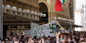 Διαδηλώσεις αντιεμβολιαστών στην Ιταλία