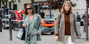 γυναίκα με σακάκι