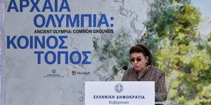 Η Λίνα Μενδώνη από την Αρχαία Ολυμπία