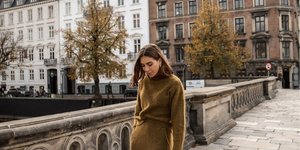 γυναίκα με φούστα