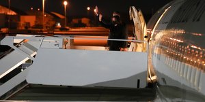 Η αναχώρηση της Καμάλα Χάρις για Παρίσι,