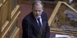 καραμανλης πλεξι γκλας