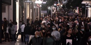 Κόσμος στην Ερμού