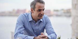 Κυριάκος Μητσοτάκης μπλε πουκάμισο