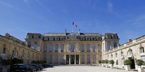 Ο προαύλιος χώρος του μεγάρου Ελιζέ στο Παρίσι