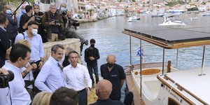 Στη Χάλκη με καραβάκι μετέβη ο Κυριάκος Μητσοτάκης