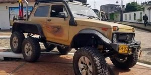 Lada Niva 6X6