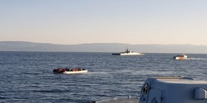 Λέμβος με μετανάστες προσπάθησε να εισβάλει με τη συνοδεία της Τουρκικής Ακτοφυλακής στα ελληνικά χωρικά ύδατα