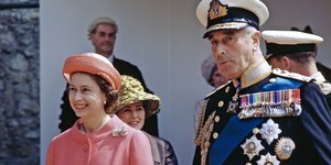 Η βασίλισσα Ελισάβετ Β' με τον λόρδο Μαουντμπάντεν στον Ιούλιο του 1965 /