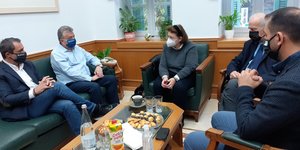 ΥΠΠΟΑ Λ. Μενδώνη, Περιφερειάρχης Κρήτης Σ. Αρναουτάκης, Αντιπεριφερειάρχης Ηρακλείου Ν. Συριγωνάκης, Δήμαρχος Ηρακλείου Β. Λαμπρινός, Δήμαρχος Οροπεδίου Λασιθίου Γ. Στεφανάκης