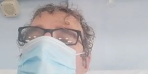 O οδηγός του ταξί τον οποίο χτύπησε ο πελάτης του
