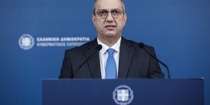 Ο κυβερνητικός εκπρόσωπος Γιάννης Οικονόμου 