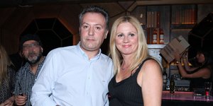 Δημήτρης Οικονόμου: Η κόρη με την σύζυγό του στο θέατρο