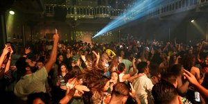 Πάρτι με χιλιάδες θαμώνες στο Άμστερνταμ της Ολλανδίας