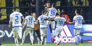 Πανηγυρίζουν οι παίκτες του ΠΑΣ Γιάννινα