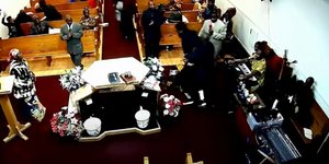 Πάστορας βγάζει «νοκ-άουτ» έναν ένοπλο μέσα σε εκκλησία στο Νάσβιλ
