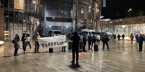 συγκέντρωση βούπερταλ για το θάνατο έλληνα