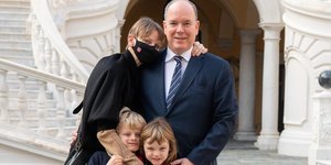 Η πρώτη οικογενειακή φωτογραφία μετά την επιστροφή της πριγκίπισσας Σαρλίν στο Μονακό 