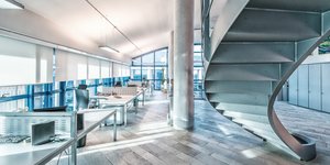 σκαλα σε γραφειο 