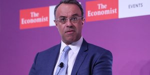 σταικουρας μοβ τοιχος 