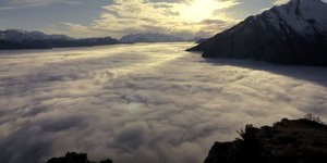 Σύννεφα στροβιλίζονται σαν κύματα του ωκεανού