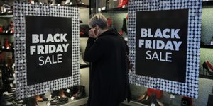 black Friday βιτρινα