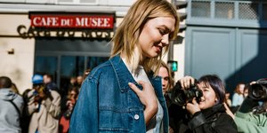 γυναίκα με μανικιούρ