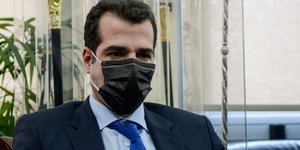 υπουργός Υγείας Θάνος Πλεύρης μάσκα