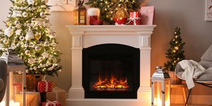 Πώς να διακοσμήσετε το τζάκι σας τα Χριστούγεννα