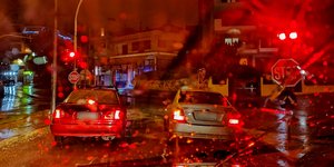 Βροχή νύχτα στην Αθήνα