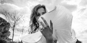 σχεδιάστρια κοσμημάτων μάρμαρο