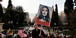 γυναίκες σε διαδήλωση στην Αθήνα