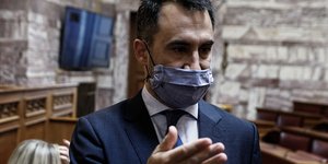 Αλέξης Χαρίτσης τζιν μασκα 