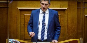 Ο υφυπουργός Ανάπτυξης και Επενδύσεων Χρίστος Δήμας στο βήμα της Βουλής