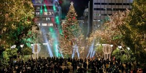 Το Χριστουγεννιάτικο δέντρο στο Σύνταγμα