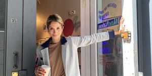 Σοφία Καρβέλα παλτό 